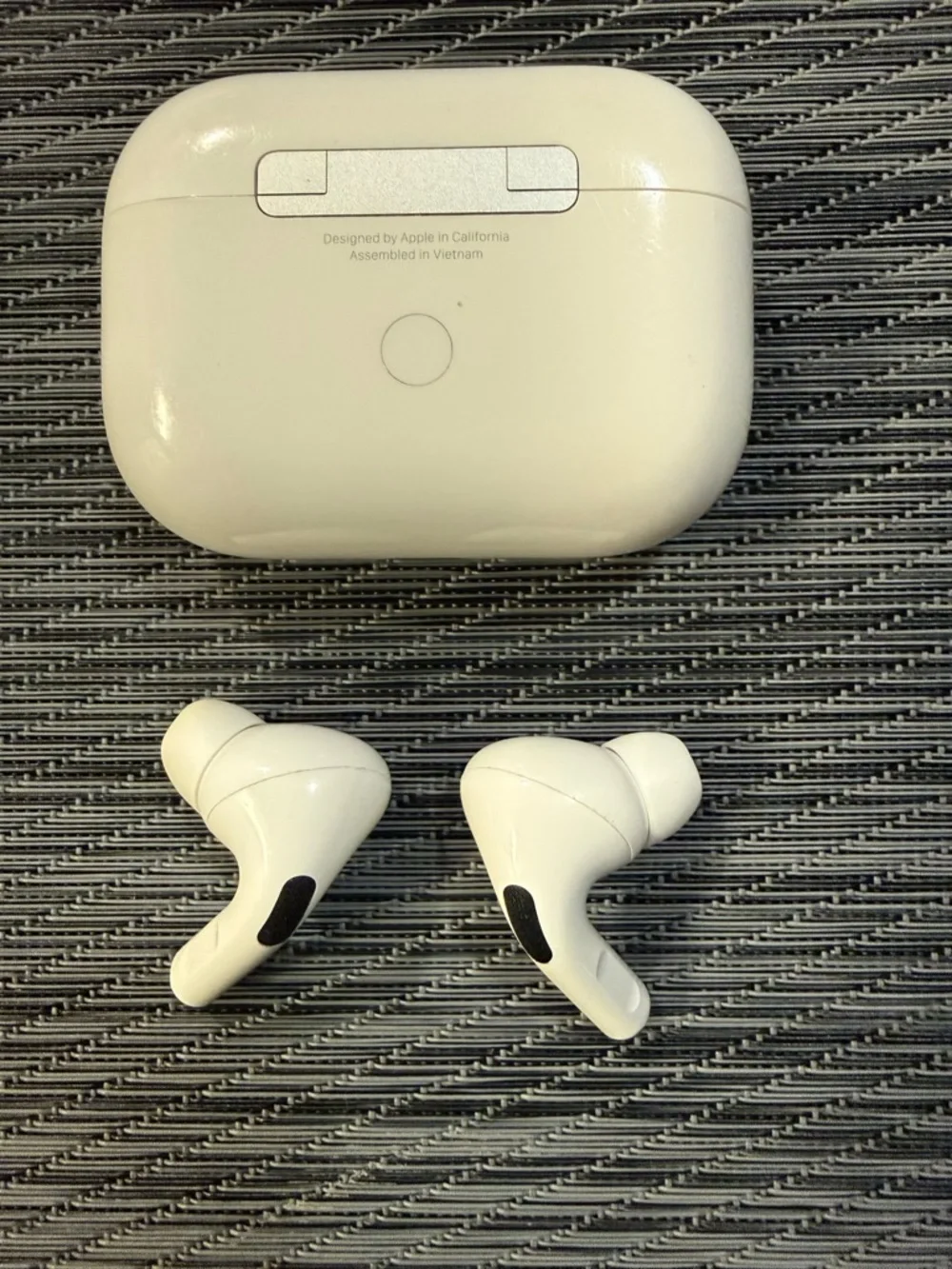 Apple AirPods Pro /MagSafe Case - White great condition new silicone ear pieces - Picture 5 of 7